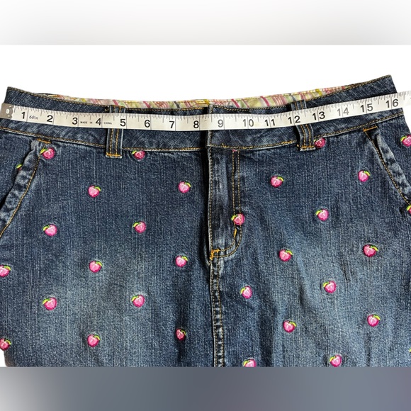 Lilly Pulitzer Embroidered Strawberry Pencil Denim Skirt. Size 6 RN88189. - Picture 8 of 15